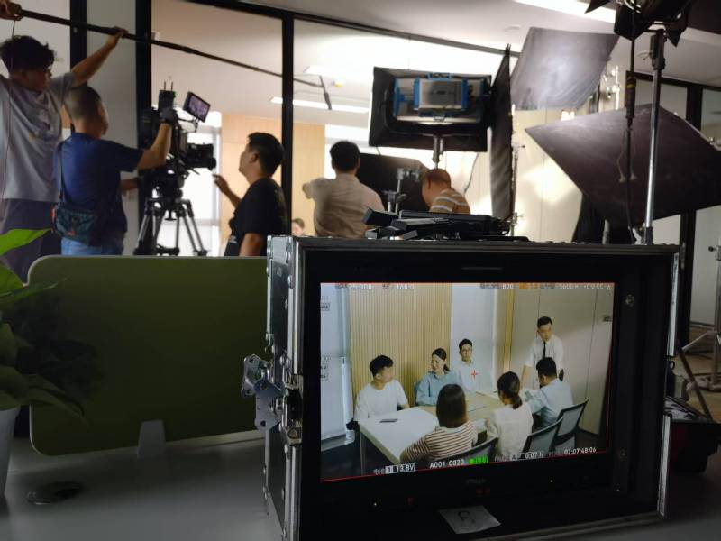 桐城市TVC拍摄公司：科技产品视觉化大师，诠释未来感与功能美学